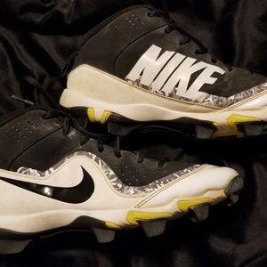 Mens size 8 Nike baseball cleats